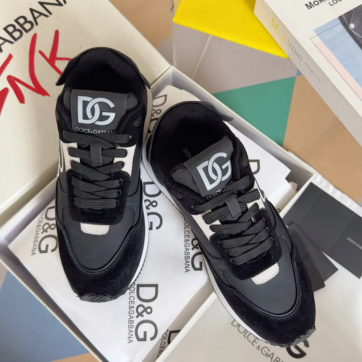 Factory price: 458💰D&G's latest Cushion series casual sports shoes, dad shoes, running shoes, original purchase and development, production, handmade, but always looking to the future. The new Cushion sneakers feature a two-tone suede upper accented by a mesh contrasting printed DG cross logo on the side. The lightweight, grippy rubber outsole is innovatively designed to provide excellent performance, while the jacquard label adds timeless style. Exquisite packaging at the delivery counter🛍📦 ▪️ Fabric: Original custom-made first-layer cowhide ▪️ Lining: Original custom-made breathable towel lining ▪️ Sole: Original open-molded rubber material ▪️ Bottom thickness: 3.5CM ▪️ Size: Men's 38-44, customized 45